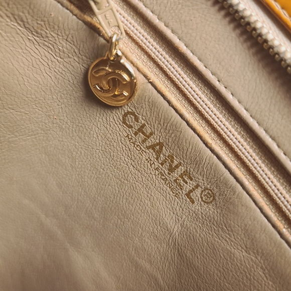 Chanel Medallion Quilted Brown Patent Leather Tote - Picture 14 of 16